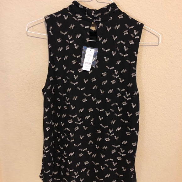 Beautiful top - Picture 2 of 3